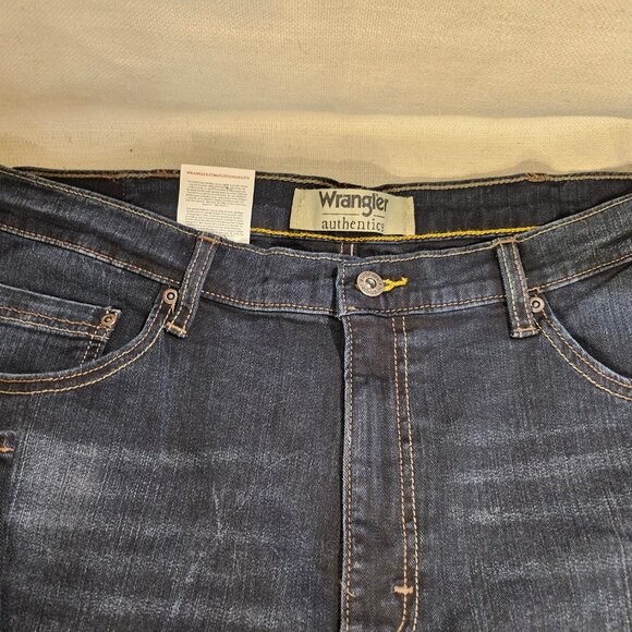 Wrangler Authentics Men's Straight Leg Jeans - Size 38/32 - Picture 2 of 5